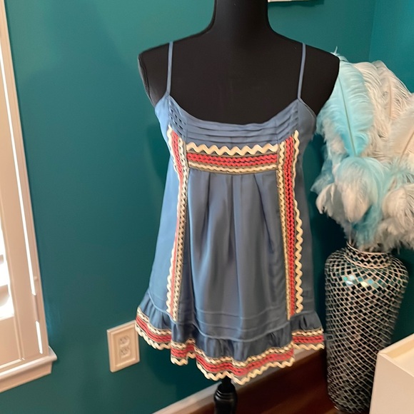 BCBGMaxAzria Tops - BCBG Maxazria 100% Silk Cami with adjustable spaghetti straps. Size small.